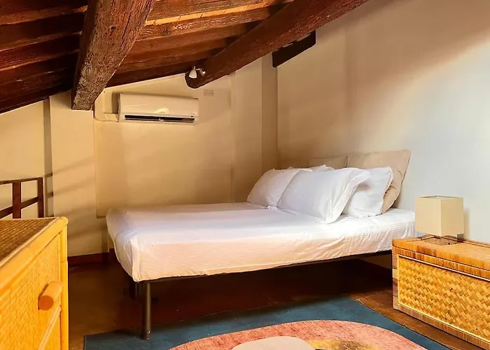 Апартаменты Bright Flat By Arno River, Walk Everywhere Флоренция