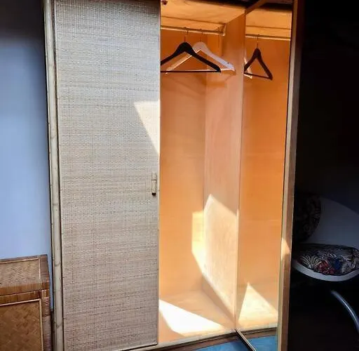 Bright Flat By Arno River, Walk Everywhere Firenze