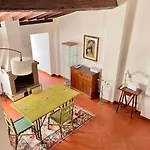 Bright Flat By Arno River, Walk Everywhere